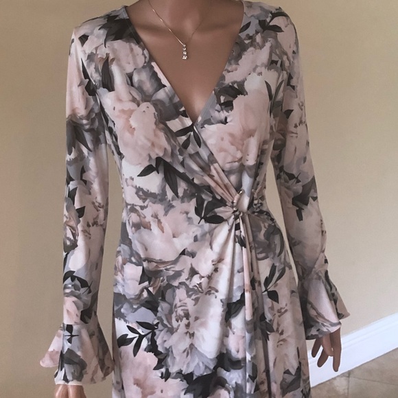 Gorgeous Floral Design Dress ...NEW - Picture 2 of 9